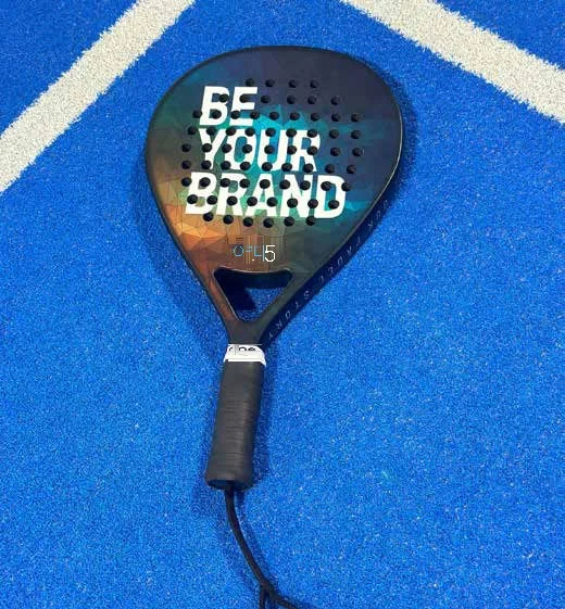 Raquette de padel sur-mesure avec un décor intégral « Be your brand »